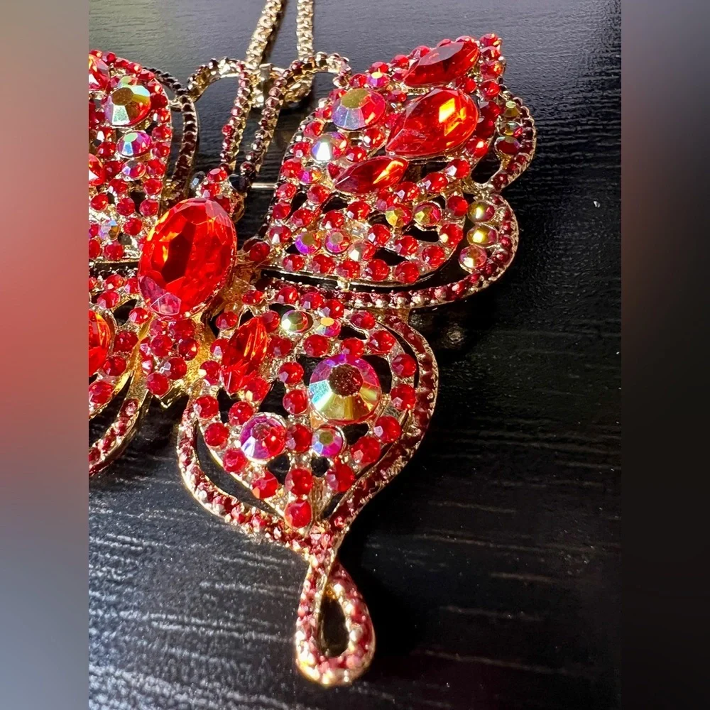 🦋 NWT! Red Rhinestone Butterfly Necklace